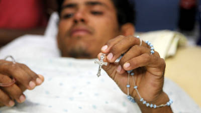 Después de estar por más de 15 horas soterrado en el pozo de malacate, Luis Membreño Castro conserva un rosario que lo mantuvo en contacto con Dios a través de la oración.