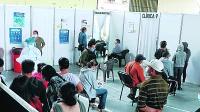 Los centros de estabilización en la capital pasan llenos de personas que buscan atención médica.