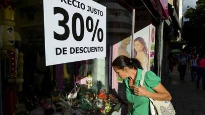 Sumida en una grave crisis económica, la Navidad promete ser austera en Venezuela. afp