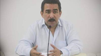 El viceministro de Transporte de El Salvador Nelson García habla este miércoles 29 de julio, en una conferencia de prensa San Salvador (El Salvador). EFE