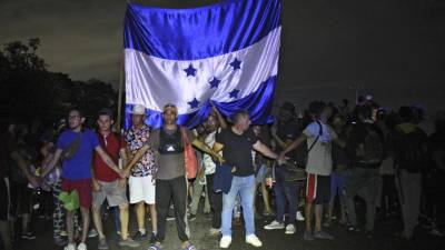 Los migrantes de la caravana se tomaron un descanso este miércoles para tramitar documentos que les permitan seguir avanzando por México hacia EEUU.