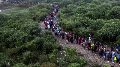 Machado advierte que entre tres y cinco millones de venezolanos podrían emigrar en los próximos meses.