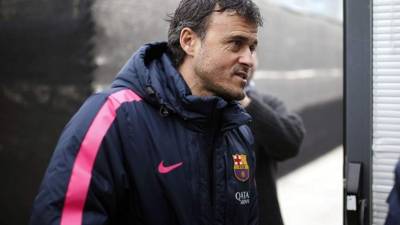 Luis Enrique a su llegada a la rueda de prensa posterior al entrenamiento realizado este martes por la plantilla azulgrana en la Ciudad Deportiva Joan Gamper de Sant Joan Despí (Barcelona).