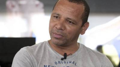 El padre de Neymar defiende a su hijo de las acusaciones hechas.