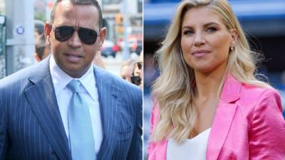 El exjugador de béisbol Alex Rodríguez, exprometido de Jennifer López, no ha perdido la sonrisa ni las ganas de divertirse tras el fin de sus tres años de relación con la diva del Bronx, como ha demostrado en sus redes sociales y también durante sus recientes vacaciones en la Costa Azul francesa y en la siempre popular isla de Ibiza.Foto: Page Six.