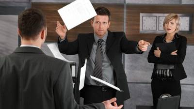 Discutiendo no logrará ningún acuerdo, solo perjudicar a la empresa.