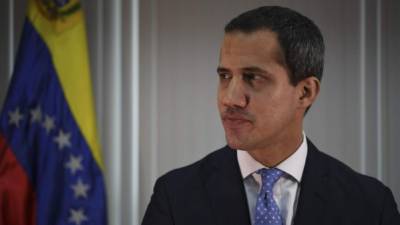 El líder opositor, Juan Guaidó, en una localidad no especificada de Caracas, no teme a un inminente arresto por órdenes de Maduro./AFP.