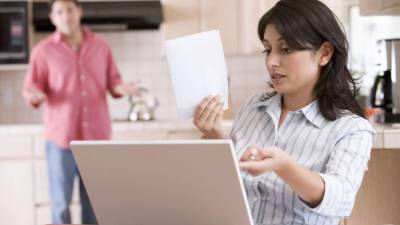 ¿Las parejas con que trabajan se dividen más equitativamente las responsabilidades del cuidado de los niños?