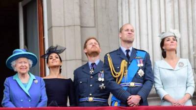 La duquesa de Sussex demostró que se está haciendo su lugar entre la familia real británica durante las celebraciones del Centenario de la Real Fuerza Aérea Británica (RAF).