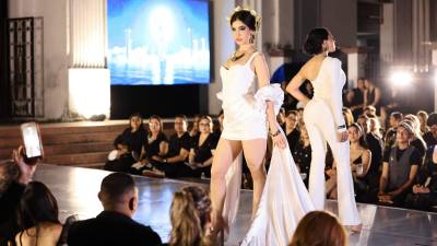 Impresionante, así fue el evento denominado Couture for the Crown, que se llevó a cabo el pasado sábado 29 de agosto en la Plaza de la Cultura. Las candidatas del Miss Honduras Universe 2026 lucieron como verdaderas diosas con looks inspirados en La Odisea, el poema épico griego de Homero.