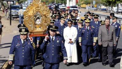 El mayor de Bomberos Marco Antonio Artica y el teniente Pedro Reyes dirigían la marcha.
