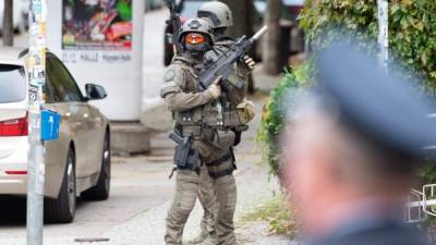 Fuerzas de Seguridad patrullan Halle tras el ataque contra una sinagoga que dejó dos muertos esta mañana./AFP.