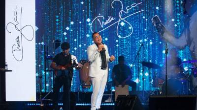El cantante colombiano Carlos Alberto Sánchez Ramírez, conocido artísticamente como Charlie Zaa, es uno de los intérpretes de boleros más reconocidos de Colombia y a nivel internacional, ahora se encuentra envuelto en un nuevo escándalo.