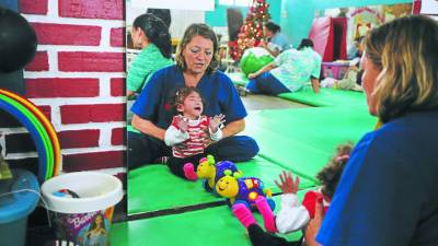 Nohemí Alvarenga es una de las terapeutas con mayor antigüedad en Fundación Teletón.