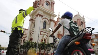 Los Amigos de Tránsito trabajan por turnos.