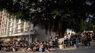 El cuerpo policial especificó este miércoles que los arrestados ascienden a 178 hombres y 91 mujeres con edades comprendidas entre los 12 y los 71 años por cargos como reunión ilegal y posesión ilegal de armas.