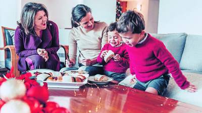 Compartir en familia, entregar regalos y asistir a la iglesia son de las costumbres populares que en Honduras se dan, todas con el fin de acercarnos más al Niño Dios.