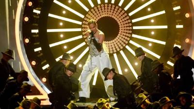 Jennifer López estrenó su nuevo sencillo 'Dinero', en una espectacular presentación./AFP.