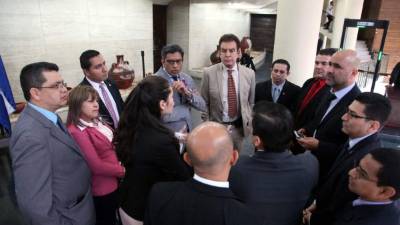 Los diputados del Partido Anticorrupción (PAC) se reunieron con el coordinador del partido, Salvador Nasralla, la semana pasada antes de la elección de los magistrados de la Corte.