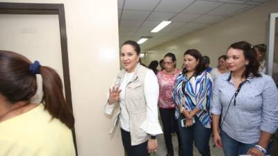 La primera dama, Ana de Hernández, tuvo reuniones con las autoridades de los hospitales Mario Catarino Rivas, y Leonardo Martínez.