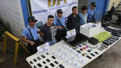 Agentes de la DPI capturaron a tres miembros de la banda de saqueadores.