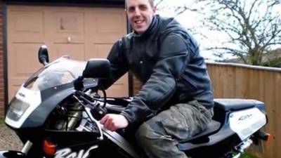 David Holmes, de 38 años, chocó en una autopista del condado de Norfolk, Inglaterra.