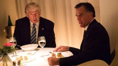 Trump cenó muslos de rana en un lujoso restaurante con el aspirante a secretario de Estado, Mitt Romney. AFP.