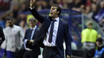 Julen Lopetegui dirigiendo su primer partido oficial con el Real Madrid. Foto AFP