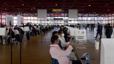 Los ecuatorianos eligen hoy al nuevo presidente en la segunda vuelta de los comicios./AFP.