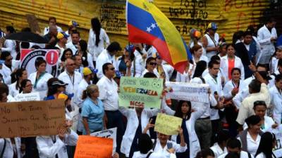 Los venezolanos han demandado en las calles un revocatorio contra Maduro ante la crisis que predomina ese país. AFP