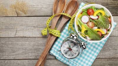 Las comidas diarias son cinco: tres grandes y dos meriendas. Cada una debe tener un horario establecido.
