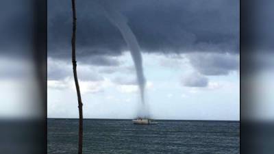 El fenómeno natural ocurrió frente a las costas de Guanaja.