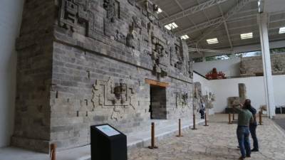 Turistas locales y extranjeros quedan atrapados por la cosmovisión maya. Fotos: Franklyn Muñoz