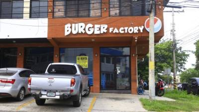 El local adonde funcionaba Burger Factory ya está en alquiler. Fotos: Moisés Valenzuela