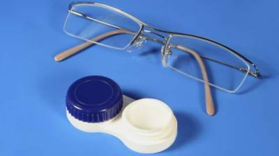 La cirugía láser refractiva ayuda a mejorar la visión, por lo que no se necesita usar más anteojos o lentes de contacto.