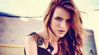 Bella Thorne solo tiene 17 años pero su estilo siempre es clásico y elegante.