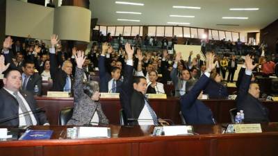El Partido Nacional, que tiene 61 diputados, logró ratificar a Oliva gracias a los cuatro votos de AP, liderado por el general Romeo Vásquez Velásquez.