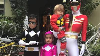 Kourtney kardashian con sus hijos.