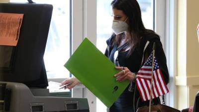 Pese a la pandemia de coronavirus, los estadounidenses acuden en masa a los centros de votación./AFP.