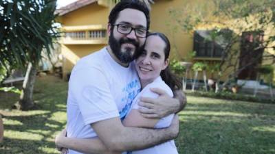 Jesus Tefel y Olama Hurtado fueron liberados de la cárcel 'El Chipote' tras permanecer 46 días detenidos por llevar agua a manifestantes opositores./AFP.