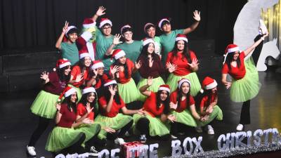 Los niños disfrutaron una noche inolvidable al ritmo de icónicas canciones navideñas.