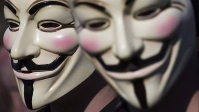 Anonymous difundió un video en YouTube en el que amenaza al magnate.