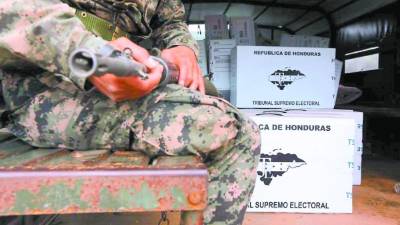 Los militares tienen bajo custodia el material.