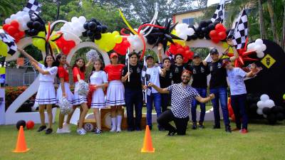 <b><span class=mln_uppercase_mln>Los jóvenes disfrutaron de una mañana amena y también participaron en una divertida sesión fotográfica que perdurará en sus recuerdos con el pasar de los años.</span></b>