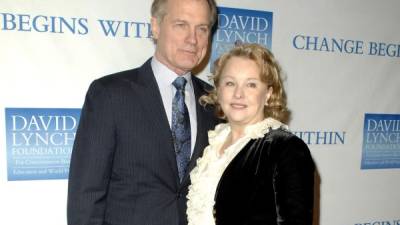 Stephen Collins con su exesposa.