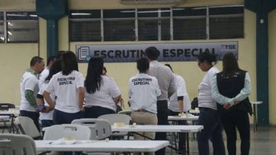 El escrutinio especial no pudo comenzar la tarde de ayer por la ausencia de los delegados de la Alianza.