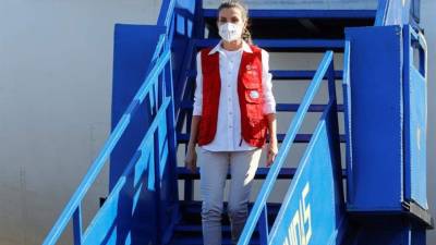 La reina Letizia de España cambió sus elegantes tacones por botas de trabajo para una visita de dos días a las zonas devastadas por los huracanes Eta e Iota en el norte de Honduras.