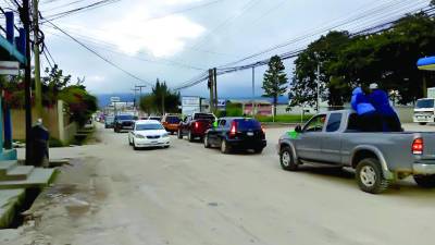 <b>Todo el asfalto fue retirado en las cercanías a La Esp</b>eranza. Si llueve hay lodo, si no, hay polvo.