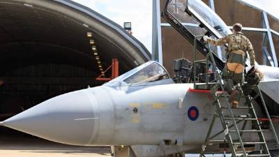 Los portaaviones estadounidenses continúan los ataques aéreos en el norte de Irak contra el Estado Islámico.