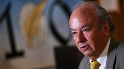 El abogado Rodolfo Reyes Muñoz, sobrino del escritor y premio Nobel de Chile, Pablo Neruda, participa este 4 de julio de 2017 durante una rueda de prensa en Santiago (Chile), del proceso de investigación sobre las causas de la muerte del autor de su tío.